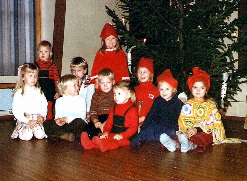 Lasten pikkujoulukuvia 1970-luvun lopulta.
Kuva: Heikki Mantereen kokoelmat.